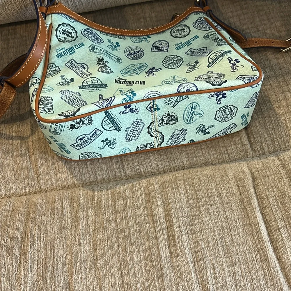 Dooney & Bourke Disney Vacation Club exclusive bag turquoise trimmed in rawhide - Picture 5 of 11